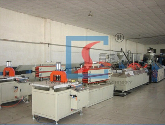 সিলিং প্যানেল জন্য টুইন স্ক্রু Extruder কাঠ প্লাস্টিক এক্সট্রুশন লাইন