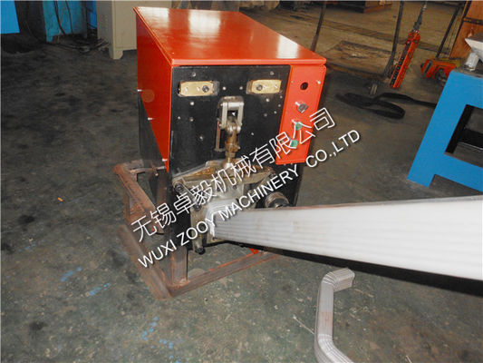 অস্থাবর স্কয়ার downspout মেশিন, 3kw ধাতুর পাত রোল বিরচন মেশিন